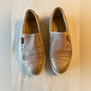 Elegant pink and gold Perforated Slip-On Loafers